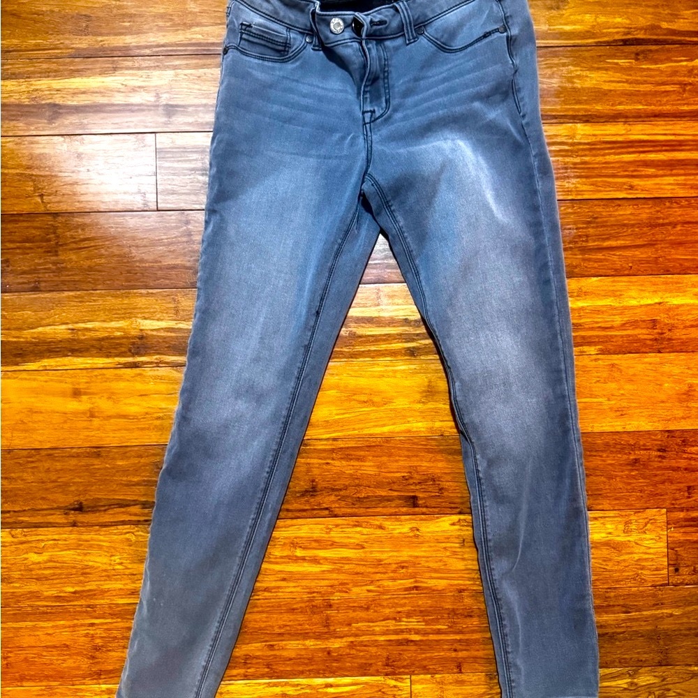 8/29 1822 Denim Gray Skinny Jeans - perfect for colder temps and boots!